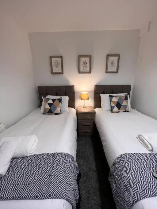 Bridge Place - Spacious Home With Plenty Of Beds! Merthyr Tydfil Exterior photo