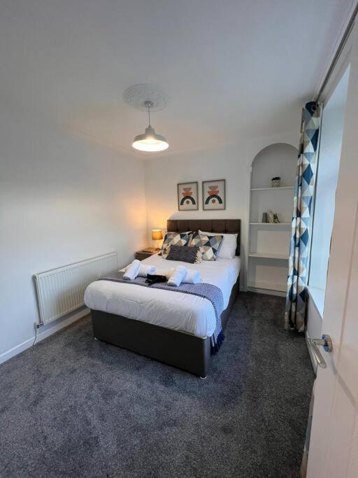 Bridge Place - Spacious Home With Plenty Of Beds! Merthyr Tydfil Exterior photo