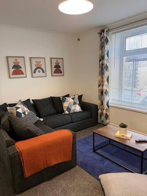 Bridge Place - Spacious Home With Plenty Of Beds! Merthyr Tydfil Exterior photo