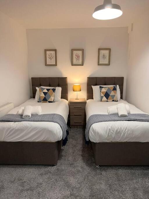 Bridge Place - Spacious Home With Plenty Of Beds! Merthyr Tydfil Exterior photo
