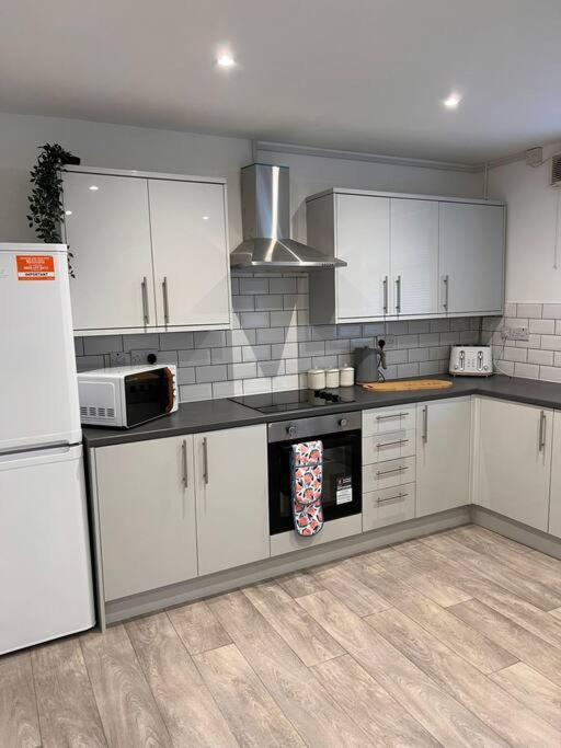 Bridge Place - Spacious Home With Plenty Of Beds! Merthyr Tydfil Exterior photo