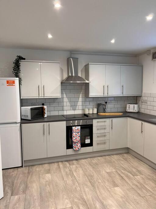 Bridge Place - Spacious Home With Plenty Of Beds! Merthyr Tydfil Exterior photo