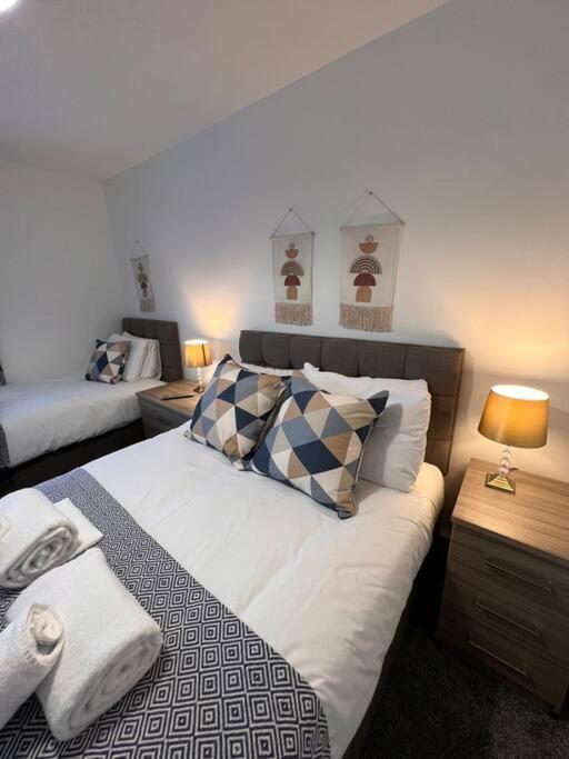 Bridge Place - Spacious Home With Plenty Of Beds! Merthyr Tydfil Exterior photo