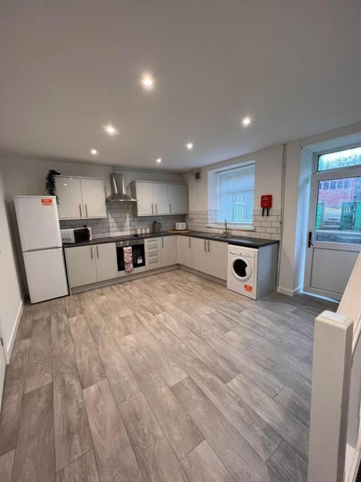 Bridge Place - Spacious Home With Plenty Of Beds! Merthyr Tydfil Exterior photo