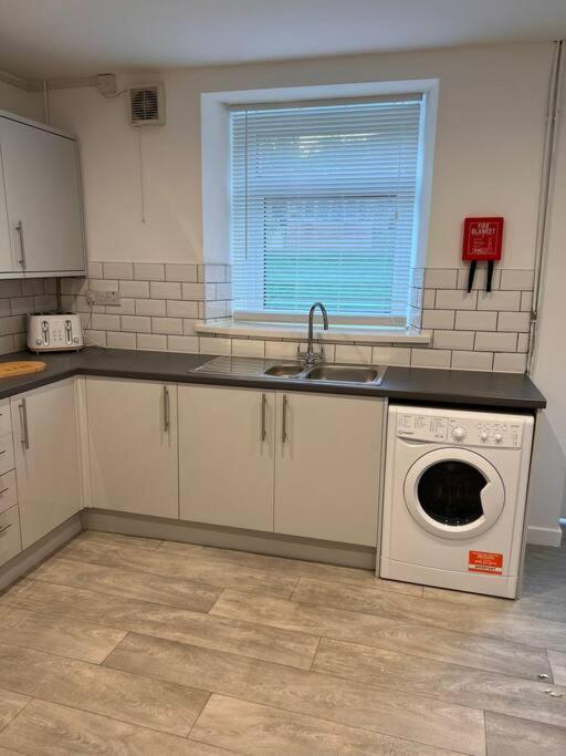 Bridge Place - Spacious Home With Plenty Of Beds! Merthyr Tydfil Exterior photo